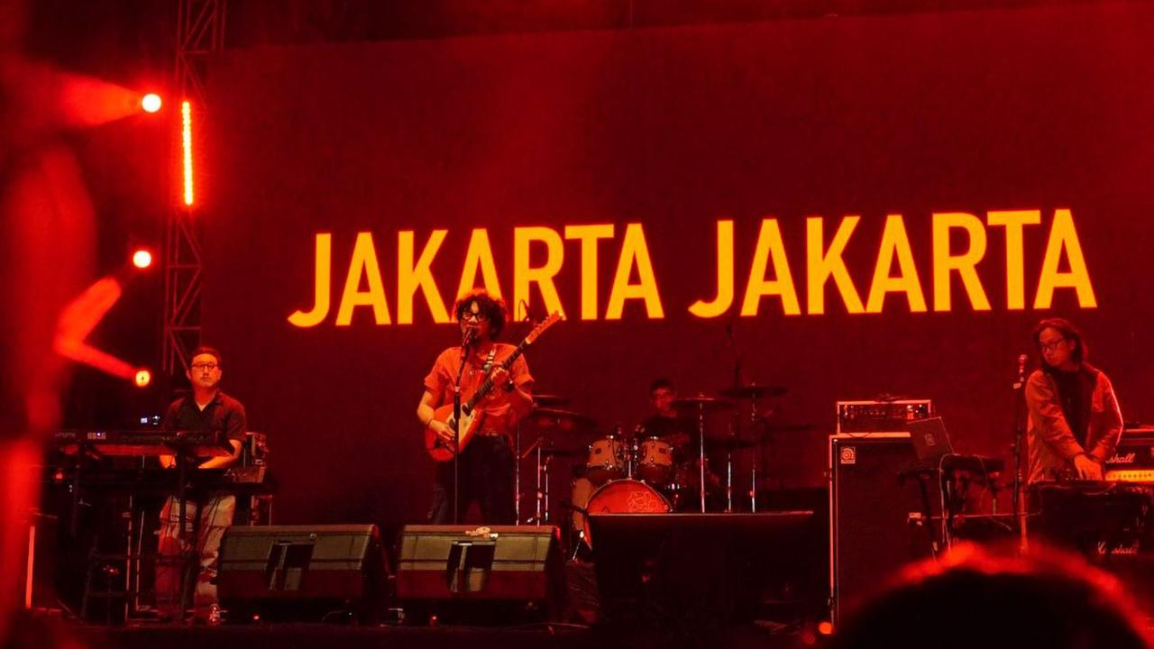 Tak hanya band lokal jogja, Cherrypop juga mendatangkan musisi idola muda-mudi masa kini, salah satunya Kunto Aji.