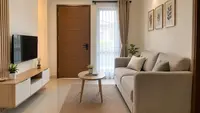8 Desain Ruang Tamu Sempit di Rumah yang Langsung Menghadap Pintu, Tetap Estetis Meski Lahan Terbatas