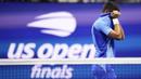 Petenis asal Serbia, Novak Djokovic, tak kuasa menahan tangis dengan menutupi wajahnya setelah berhasil merebut gelar juara US Open 2023 yang berlangsung di Arthur Ashe, New York, Senin (11/9/2023) pagi WIB. Novak Djokovic berhasil mengalahkan Daniil Medvedev yang berasal dari Rusia dengan skor 6-3, 7-6(7-5), 6-3. (AP Photo/Charles Krupa)
