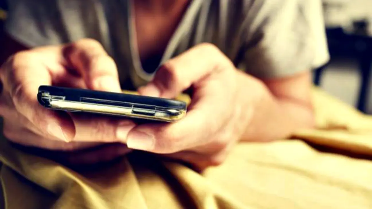 Kirimkan Selfie Telanjang, Penawaran Kerja Pria Ini Dibatalkan