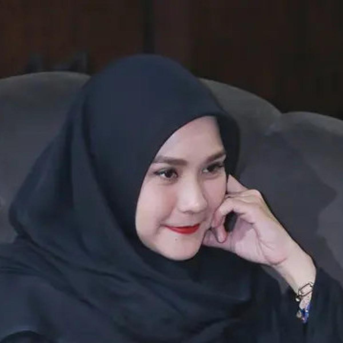 Zaskia Adya Mecca dan Indadari Bangun Posko Banjir, Bahu Membahu Bersama Tentara
