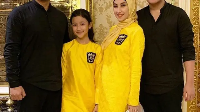 Beda Ayah, Ini 6 Potret Kompak Kedua Anak Annisa Trihapsari