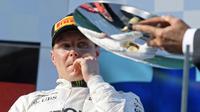 Pebalap Mercedes Valtteri Bottas dinilai tampil sensasional pada F1 GP Australia, 26 Maret 2017. (EPA/Tracey Nearmy)