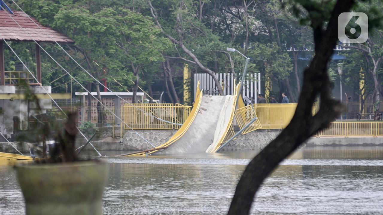 Baru Diresmikan, Jembatan Hutan Kota Kemayoran Ambruk