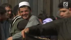 Umat Muslim di Quezon City, Filipina, merayakan Hari Raya Idul Fitri 1 Syawal 1439 Hijriah. Ribuan umat berkumpul di sebuah lapangan untuk melaksanakan salat Idul Fitri.