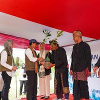 Jalankan Perintah Prabowo, Menhut Serahkan Izin Perhutanan Sosial di Lombok ke Masyarakat