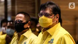 Ketum Partai Golkar Airlangga Hartarto saat menghadiri bimbingan teknis pilkada serentak 2020 di Jakarta, Minggu (30/8/2020). Bimbingan teknis dihadiri pimpinan DPRD dan Ketua Fraksi Partai Golkar untuk wilayah Sumatera II, Papua dan Papua Barat. (Liputan6.com/Johan Tallo)