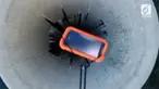 Seorang vlogger menguji kemampuan iPhone X.