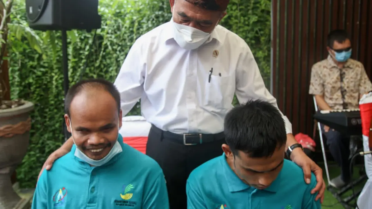 Menko PMK Muhadjir Effendy dan penyandang disabilitas