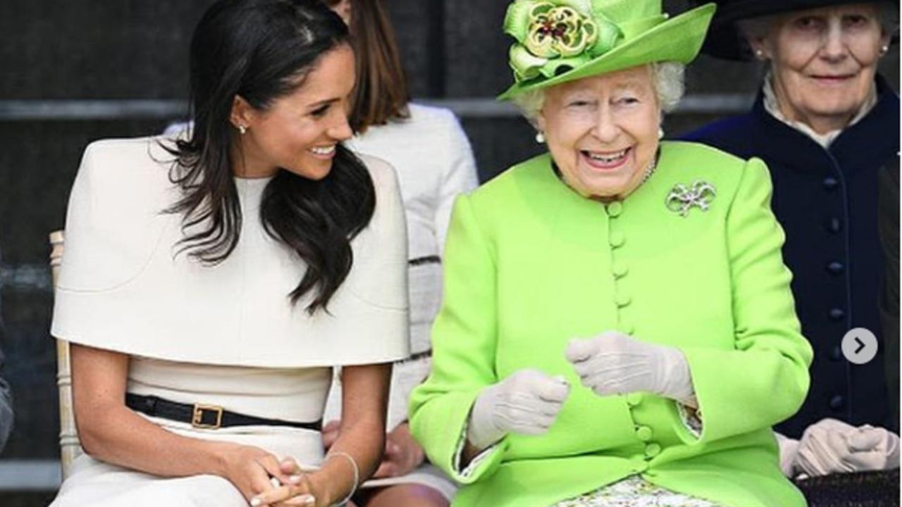 Pergi Bersama Sang Ratu, Meghan Markle Pilih Gaun Putih