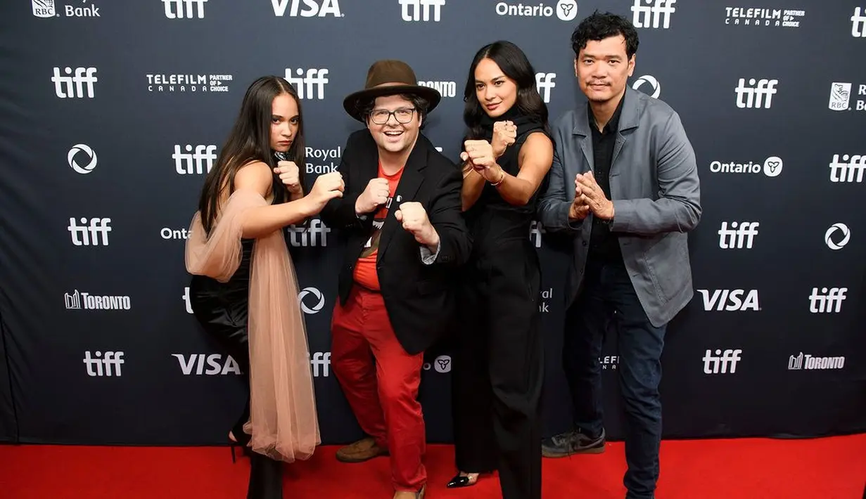 Dua pemeran utama wanita dari film aksi karya sutradara ternama Indonesia Timo Tjahjanto itu,  Aurora Ribero dan Hana Malasan tampil memukau saat berjalan di karpet Merah TIFF 2024. [@netflixid].