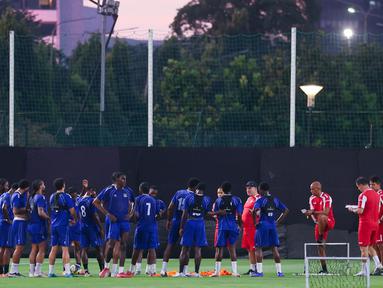 Para pemain Saint Kitts and Nevis menggelar sesi Latihan perdana untuk FIFA Series 2026 di Lapangan A SUGBK, Jakarta, Selasa (24/3/2026). (Bola.com/M Iqbal Ichsan)
