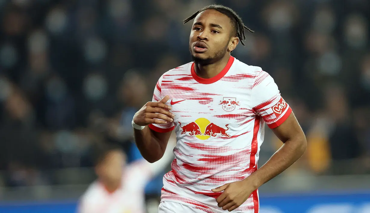Christopher Nkunku dapat dikatakan sebagai gelandang sekaligus salah satu pemain terbaik di fase grup Liga Champions musim ini. Meski RB Liepzig tak lolos 16 besar, kontribusinya terhadap klub sangat besar. Ia tercatat mampu mencetak 7 gol dan 2 assist dalam 6 penampilannya. (AFP/Belga/Bruno Fahy)