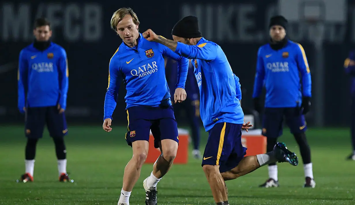 Meskipun libur awal tahun, namun skuat Barcelona memilihnya bukan untuk libur tetapi melakukan latihan perdana. (AFP/Pau Barrena)