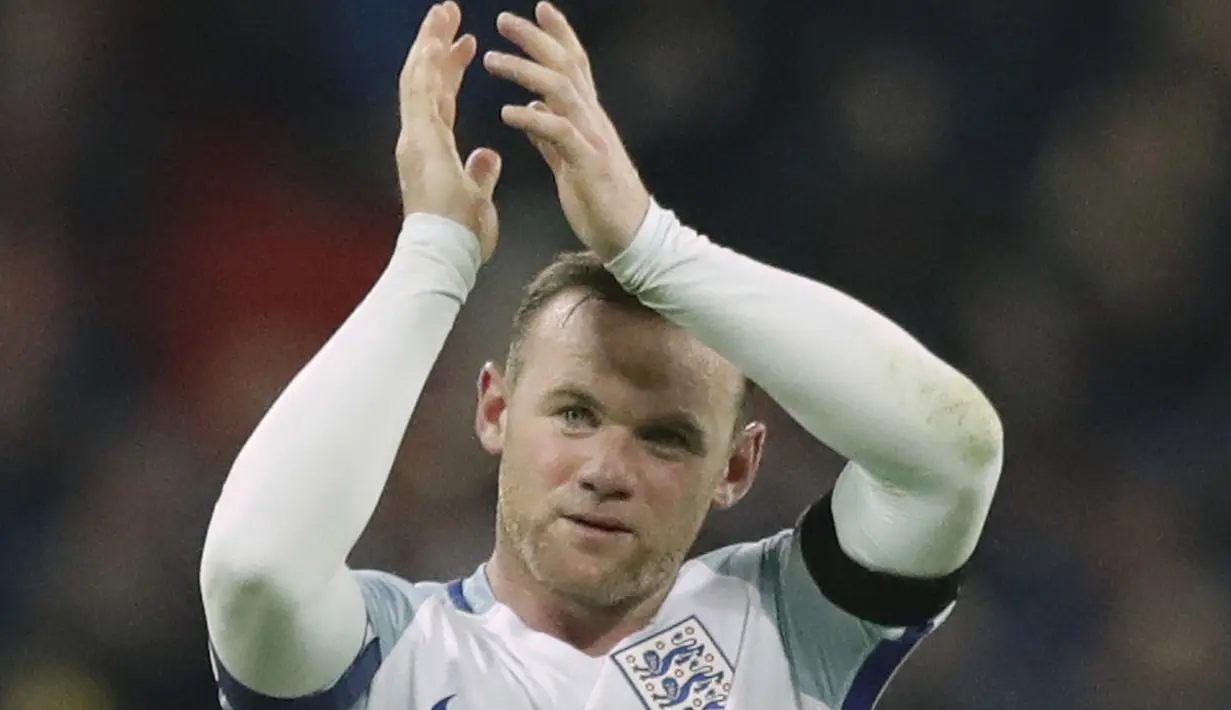 Wayne Rooney saat tampil pada kualifikasi Piala Dunia 2018 usai timnya mengalahkan Skotlandia 3-0 di Stadion Wembley, (11/11/2-16). Rooney memutuskan pensiun pada 23 Augustus 2017. (AP/Matt Dunham/File)