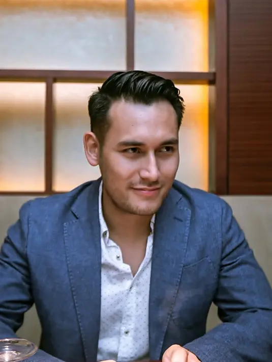 Dari awal debut sinetron hingga sekarang, Arifin Putra selalu punya peran dan kesibukan dalam berbagai sinetron hingga film. Bahkan karakter Ucok yang ia perankan dalam film The Raid pun seakan menjadi sosok ikonik. Tidak sedikit netizen yang menyapanya dengan panggilan Ucok di kolom komentar Instagram. (Liputan6.com/IG/@arifinputra_)