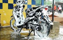Jangan Pernah Cuci Motor Pakai Sabun Piring, Begini Akibatnya