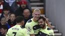 <p>Gelandang Manchester City, Bernardo Silva berselebrasi dengan rekan setimnya usai mencetak gol ke gawang Nottingham Forest selama pertandingan Liga Premier Inggris di Stadion City Ground, Nottingham, Inggris, Sabtu (18/2/2023). Man City kini duduk di urutan kedua via catatan 52 angka, tertinggal dari Arsenal yang berada di puncak klasemen dengan 54 poin. (AP Photo/Rui Vieira)</p>