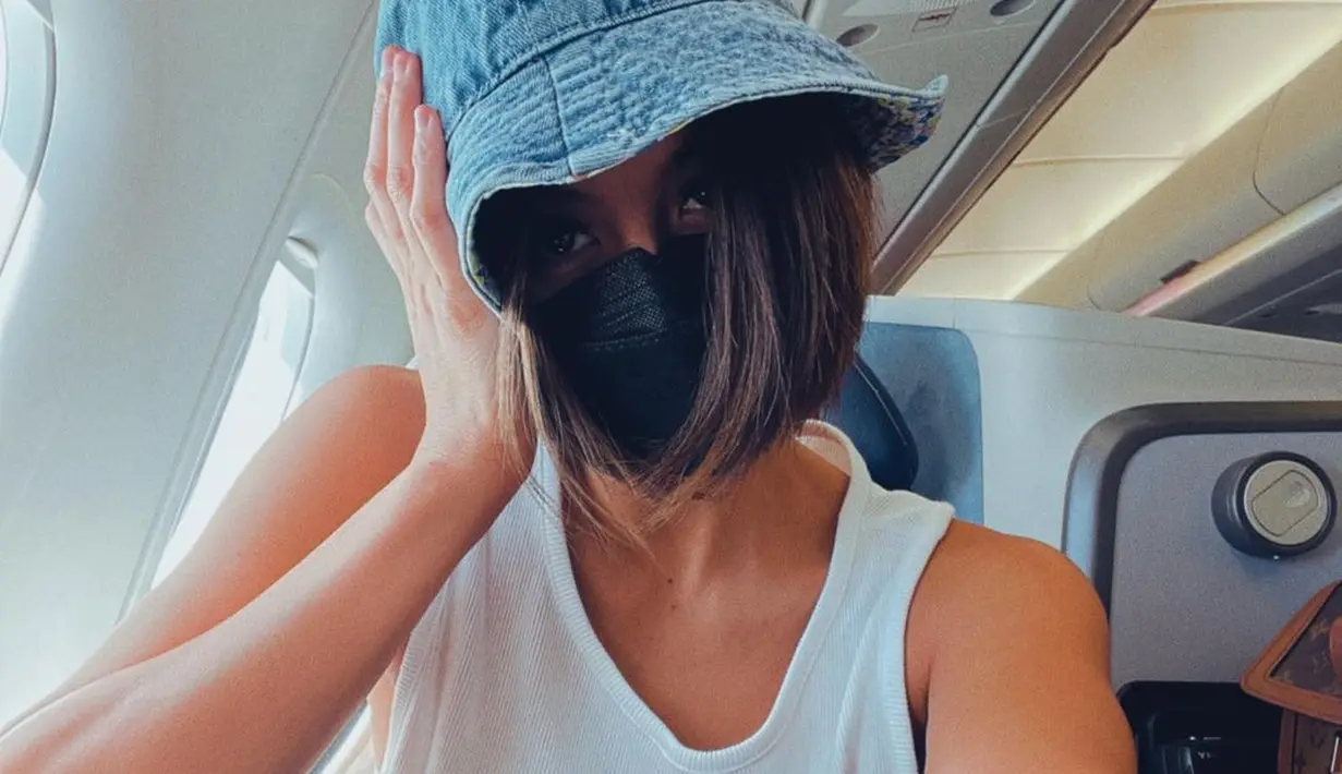 Agnez Mo sudah mendeklarasikan hubungannya dengan model Adam Rosyadi. Pasangan fashionable ini rupanya punya selera pakaian yang sefrekuensi (Foto: Instagram @agnezmo)