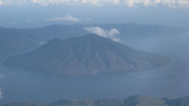 Gunung Maru di Pulau Pura dekat Alor NTT Gunung Bagging