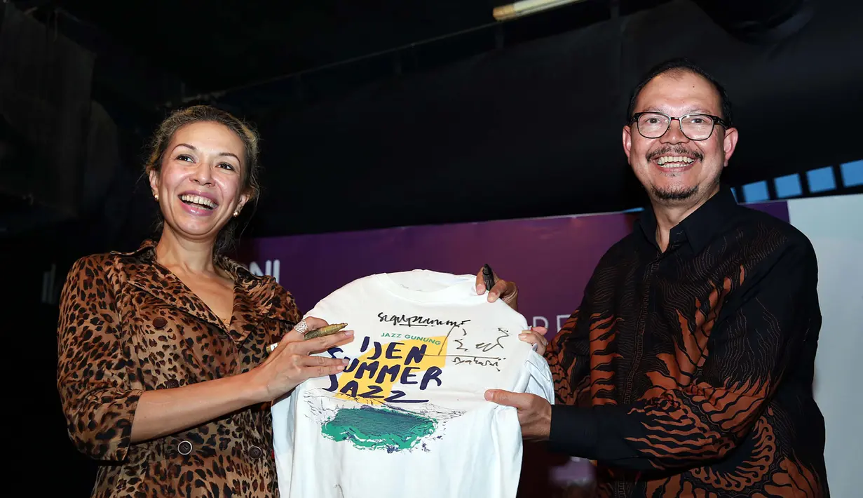 Pada pembuka Ijen Summer Festival, menyuguhkan dua musisi jazz dalam negeri, yaitu Syaharani & Queenfireworks dan Nita Aartsen. (Deki Prayoga/Bintang.com)