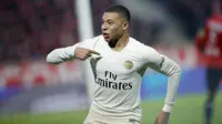 5. Kylian Mbappe (Paris Saint Germain) - Bintang PSG ini baru mencetak lima gol di Liga Champions musim ini. Kesempatan Mbappe meraih gelar top skor telalu sulit lantaran jumlah gol yang terlampau jauh dari Lewandowski di posisi puncak. (AP/Christophe Ena