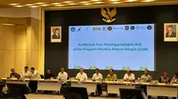 Menko Pangan Zulkifli Hasan alias Zulhas di Gedung Kementerian Kesehatan, Kuningan, Jakarta Selatan, Minggu (28/9/2025). (Liputan6.com/Nanda Perdana)