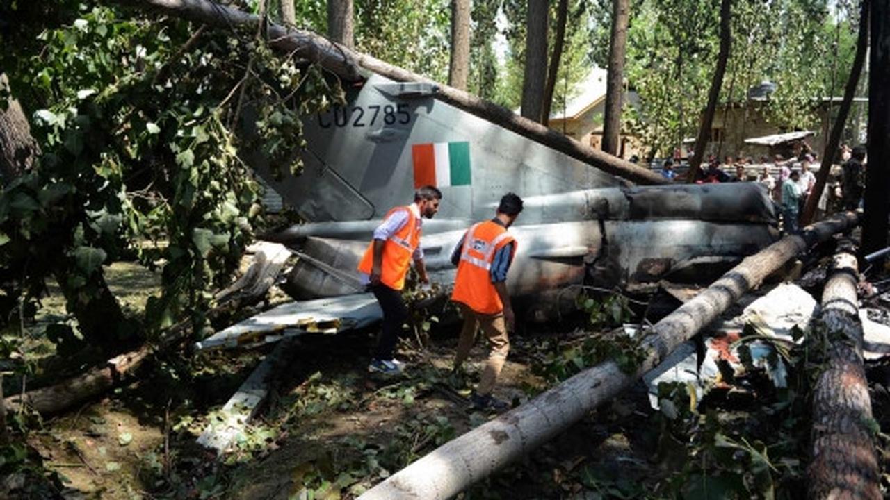 Gagal manuver, jet MiG-21 militer India jatuh