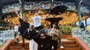 Banyak momen seru dilalui bersama saat jalani liburan bareng, tidak lupa pemain sinetron Roda Roda Gila ini abadikan momen bersama dengan berbagai pose kocak. Tampil dengan busana kasual, para pemain ini pun terlihat tampil stylish. (Liputan6.com/IG/@estapramanita)