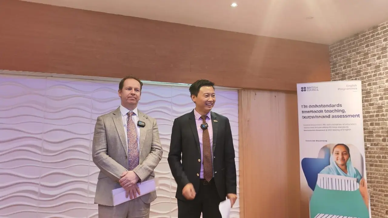 Country Director Indonesia British Council Summer Xia (kanan) dan Matthew DowningWakil Duta Besar Inggris untuk Indonesia dalam peluncuran studi di Kemendikdasmen, Selasa (21/1/2025). (Liputan6.com/Benedikta Miranti)