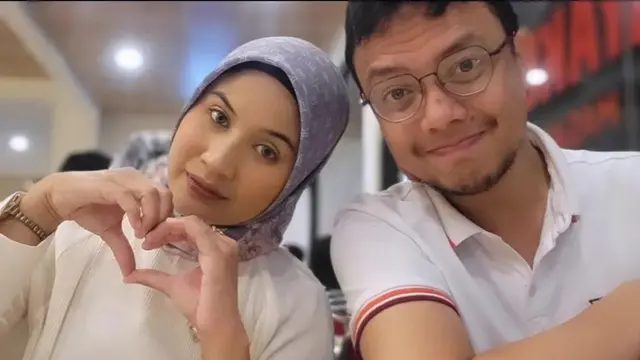 Dua sejoli Dhila dan Reivaldo jadi viral setelah unggahan Ridwan Kamil dan dimodali biaya menikah oleh YouTuber Arief muhammad
