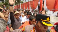 Habiburokhman Kena Lemparan Botol dari Peserta Demo: Risiko Wakil Rakyat