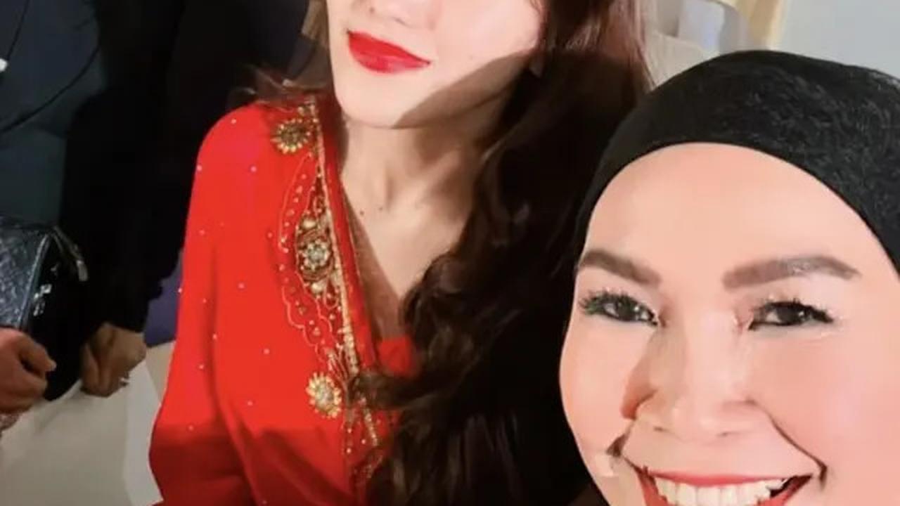 Lipstik Merah Merona