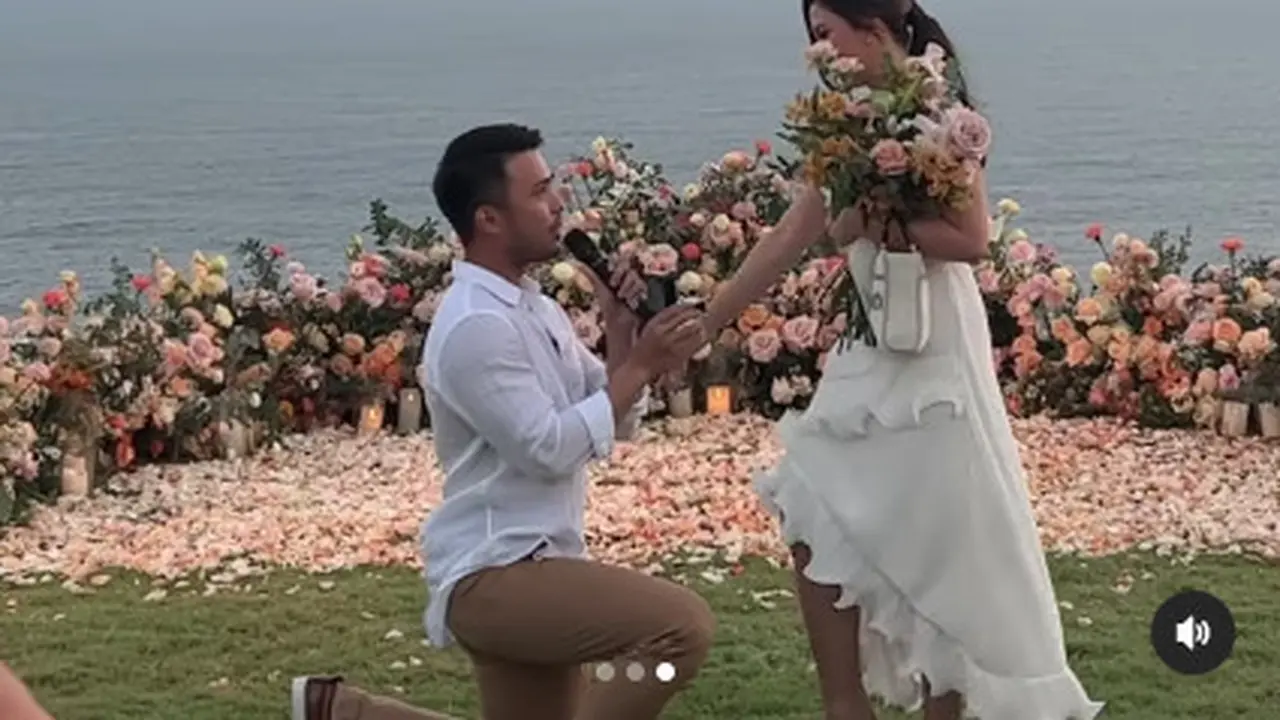 Jessica Mila dilamarYakup Hasibuan