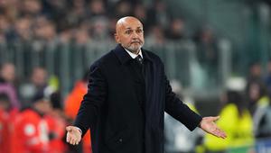 Pelatih Juventus Luciano Spalletti memberikan instruksi dalam pertandingan fase liga Liga Champions melawan Sporting CP di Turin, Italia, Rabu, 5 November 2025. (AP Photo/Antonio Calanni)