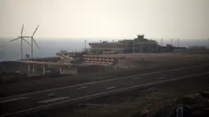 Pemandangan umum bandara yang ditutup dan kosong setelah semua penerbangan dibatalkan, di Pulau Canary La Palma, Spanyol, Kamis (7/10/2021). Awan abu tebal dari letusan gunung berapi Cumbre Vieja memaksa bandara pulau itu ditutup kedua kalinya sejak letusan 19 September lalu. (JORGE GUERRERO/AFP)