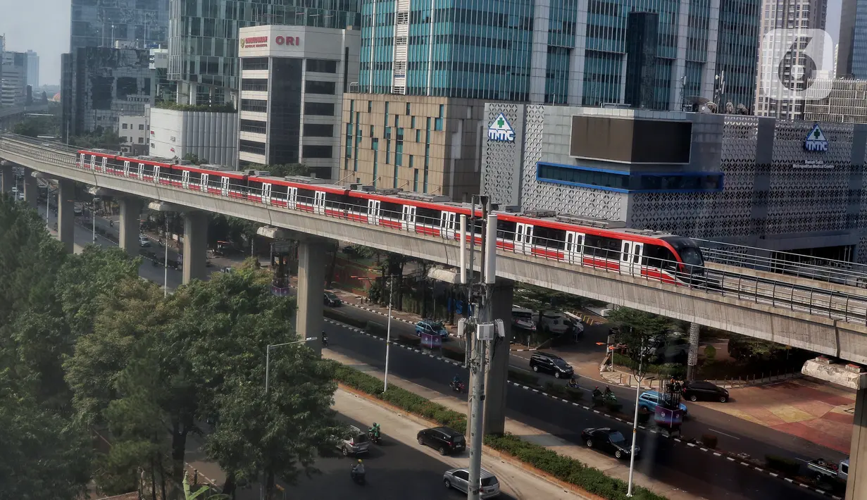 Adapun jarak waktu kedatangan antar kereta menjadi 17 menit yang sebelumnya 20 menit untuk perjalanan relasi Jati Mulya - Cawang (PP) dan Harjamukti - Cawang (PP). Sedangkan untuk relasi Cawang - Dukuh Atas (PP) menjadi 9 menit yang sebelumnya 10 menit. (Liputan6.com/Angga Yuniar)