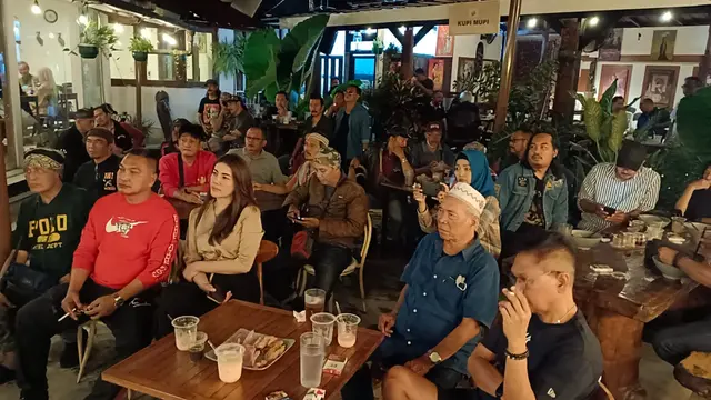 Para pengurus dan anggota LMK Pelari Nusantara.