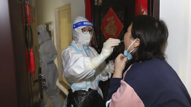 Akibat Lockdown, Pekerja Tinggalkan Zona Industri Kota Zhengzhou di China