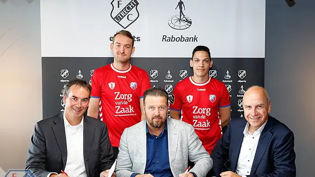 Tim E-Sports FC Utrecth saat meneken kontrak dengan Rabobank.