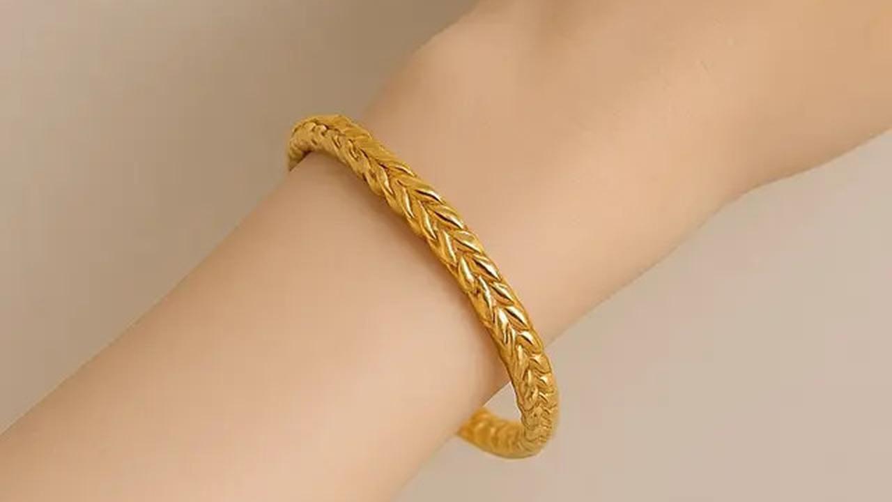 10 Model Gelang Emas Bangle Kekinian 2025 untuk Tangan Kecil, Tampil Elegan dan Modis