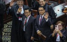 FOTO: Reaksi Anies-Muhaimin Tersenyum Tipis saat Gugatannya di Tolak MK