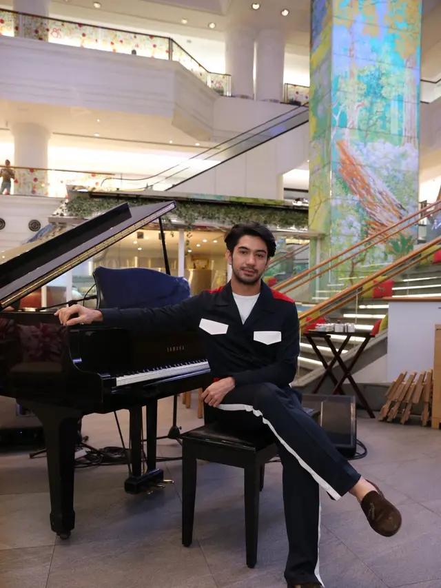 [Fimela] Reza Rahadian