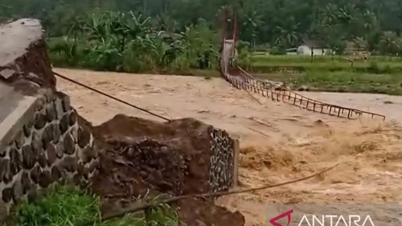Disperkim Cianjur Gerak Cepat Perbaiki Lima Jembatan Rusak Akibat Pergeseran Tanah