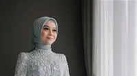 Rekomendasi kebaya muslim, cocok untuk dipakai saat lebaran 2024 (instagram/lestikejora).