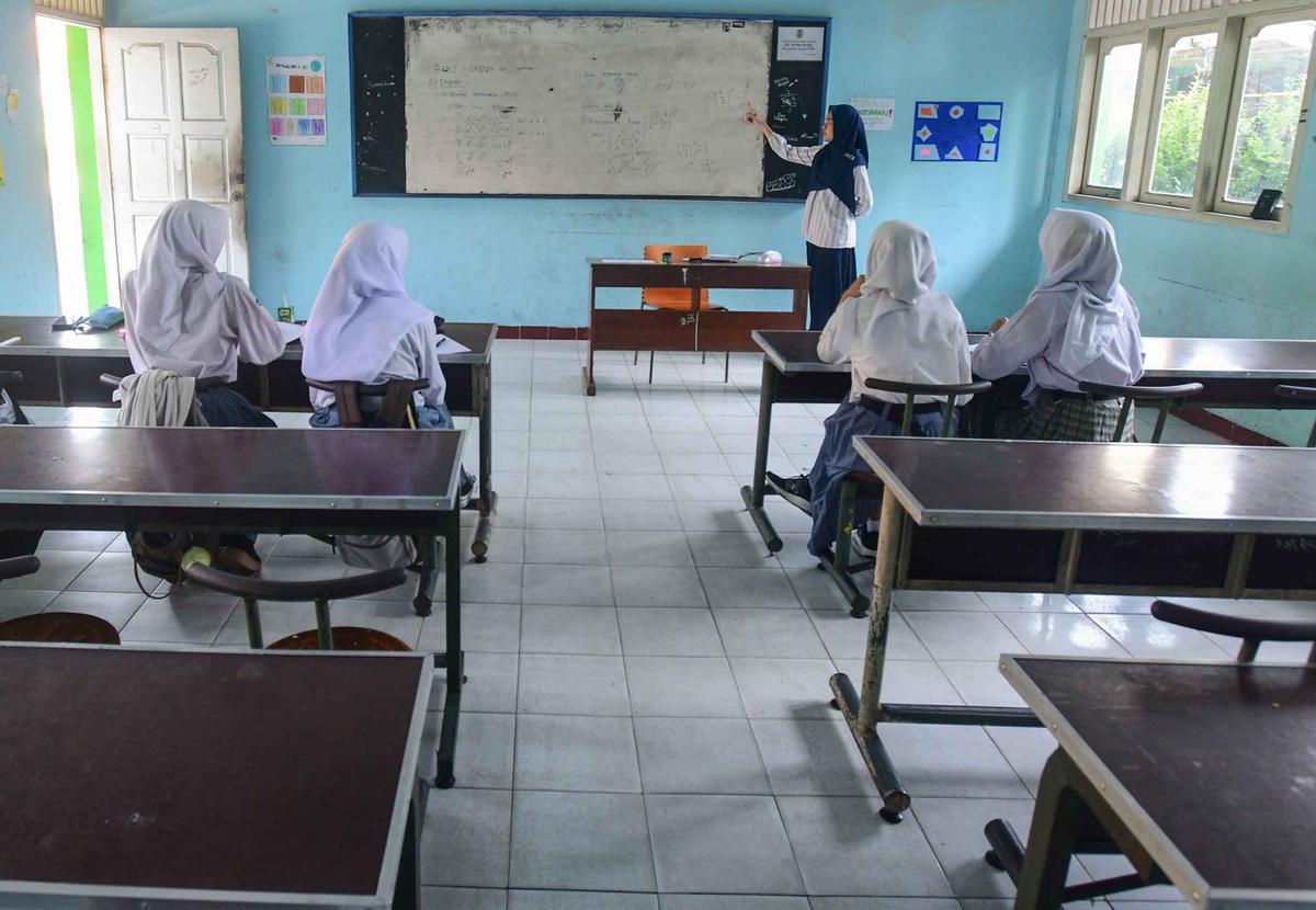 FOTO: Satu Kelas Hanya Empat Murid, Potret Sepinya SMA Swasta di Depok