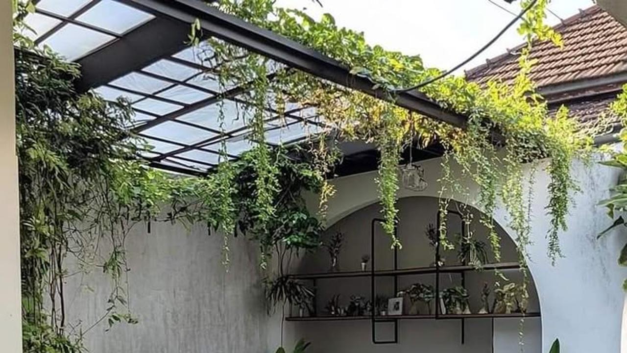 Ilustrasi Teras Rumah Nuansa Taman