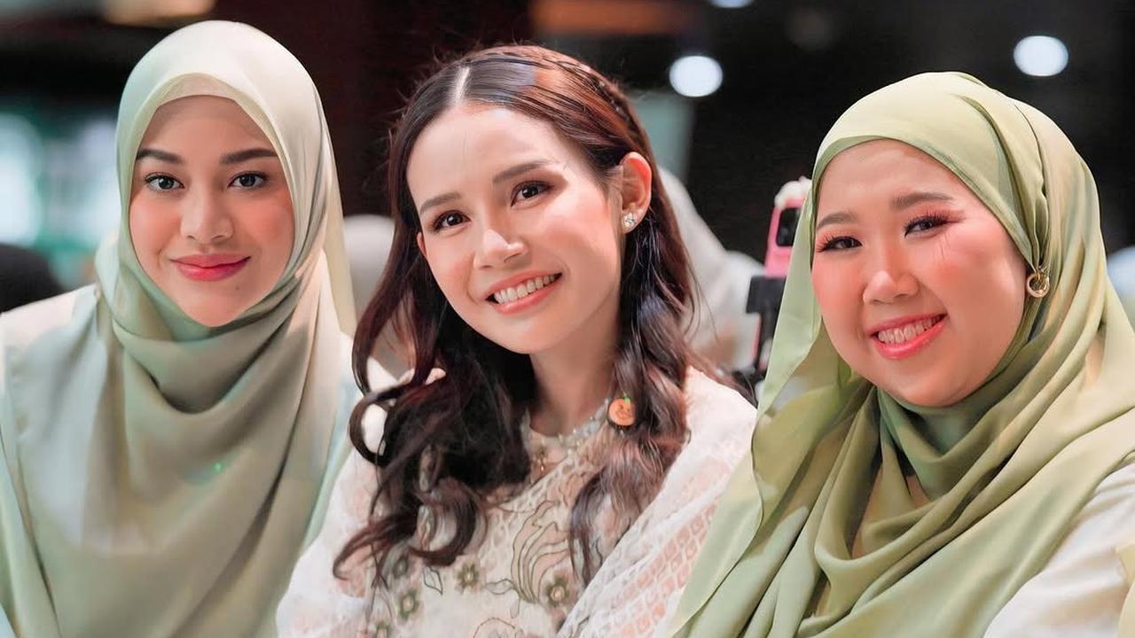 5 Potret Kiky Saputri Tampil Berhijab saat Hadiri Acara Kajian, Penampilannya Curi Perhatian