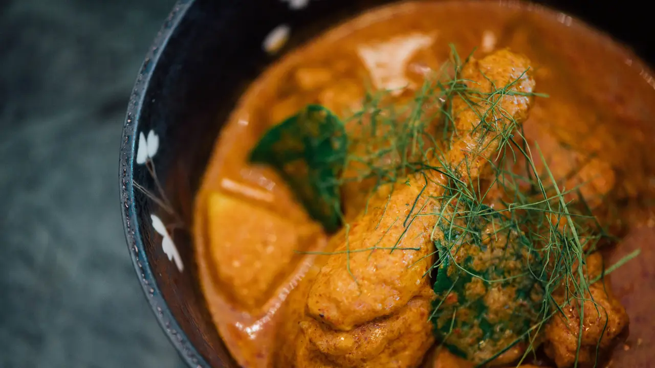 Makanan lebaran sangat khas dengan tinggi  lemak