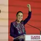 Calon presiden Meksiko dari partai berkuasa Claudia Sheinbaum berbicara kepada para pendukungnya setelah National Electoral Institute mengumumkan dia memimpin secara permanen dalam pemilu di Mexico City, Senin (3/6/2024). (Dok. AP/Eduardo Verdugo)